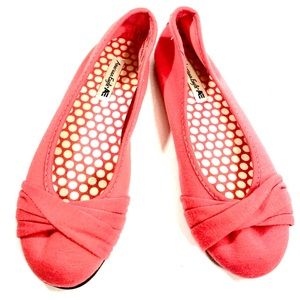 American Eagle Lady's Bree Pleated Flat Worn ONCE